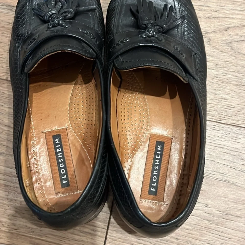 FLORSHEIM black leather tassel loafers, size 8